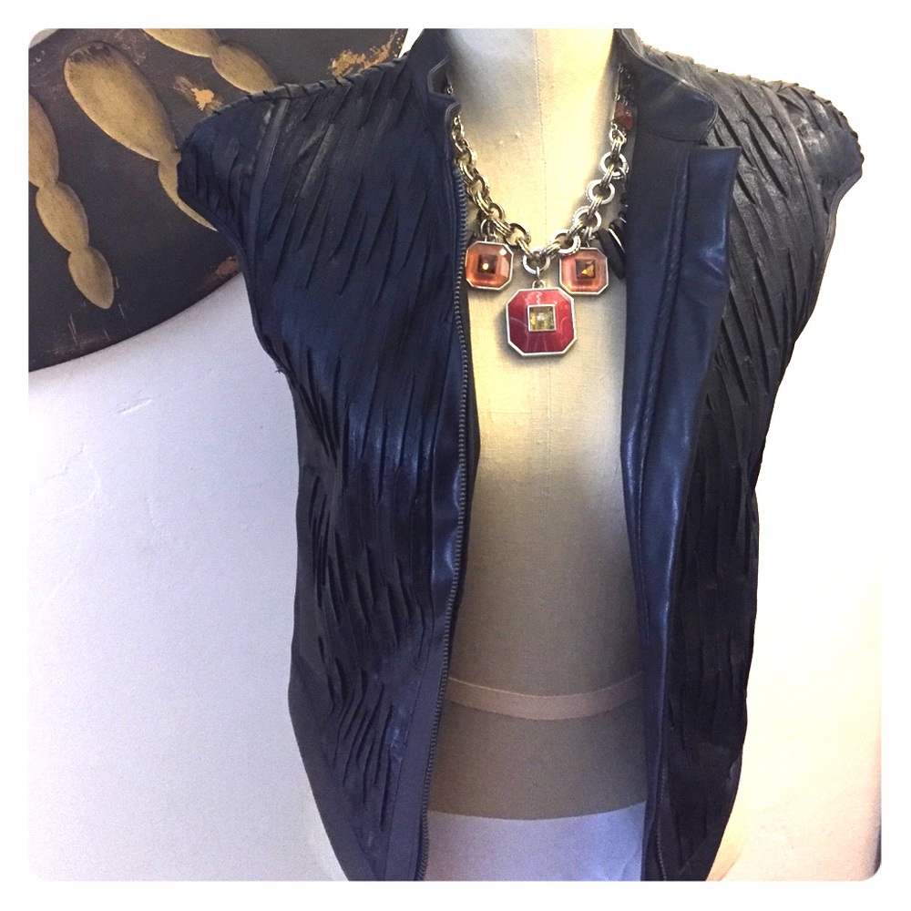 Mural Cap Sleeve Faux Leather Zip Up Vest